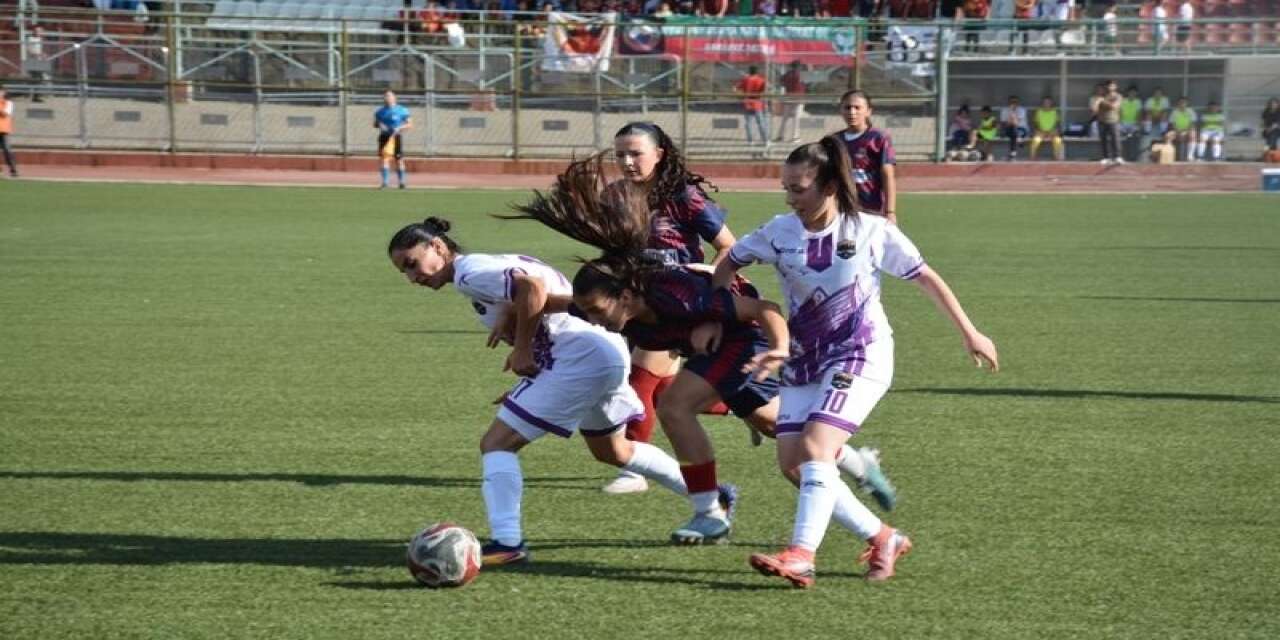 Şırnak Kadın Futbol Takımı Sahasında Geçit Vermedi: Yabancı Yıldızlar Şov Yaptı!