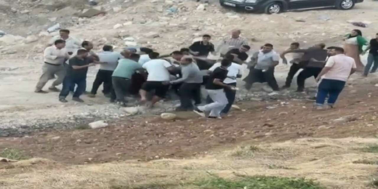 Gaziantep’te Dehşet Anları! Meydan Kavgasında Araçla Kalabalığın Arasına Daldı!