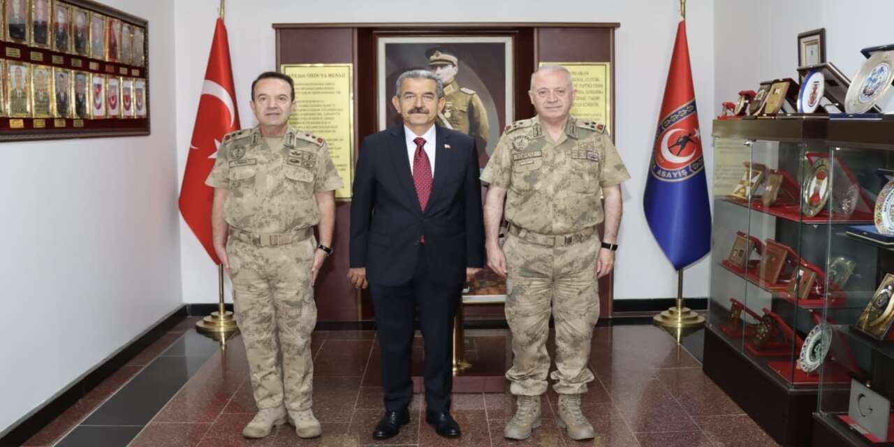 Şırnak Valisi Birol Ekici’den Üst Düzey Güvenlik Zirvesi: Van’da Kolordu Komutanlığını Ziyaret Etti!