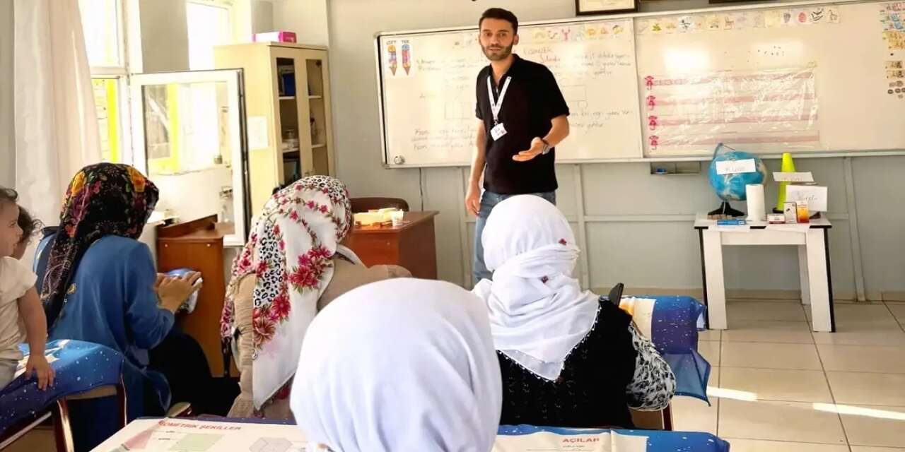 Şırnak'ta Köy Köy Gezerek Anlatıyorlar: Diş Sağlığı İçin Altı Ay kuralı!