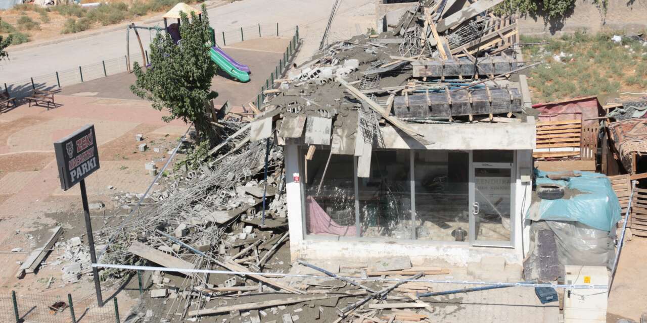 Cizre’de İnşaat Göçüğünde 5 İşçi Ölümden Döndü