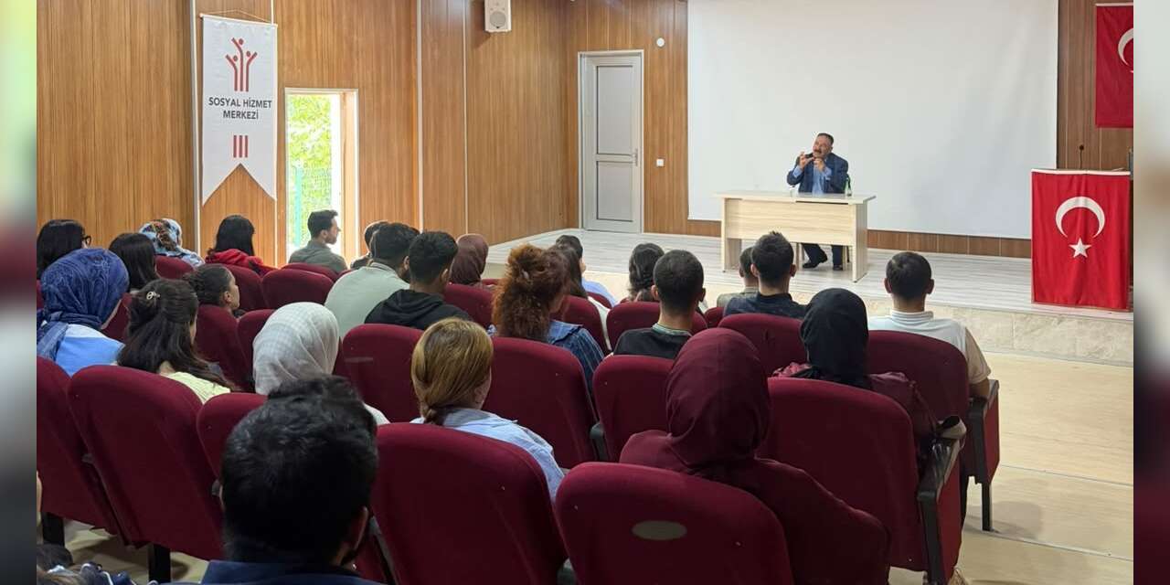 Köşe Yazarı M. Emin Bozkuş’tan Üniversitelilere “Dünya Yaşlılar Günü” Konferansı