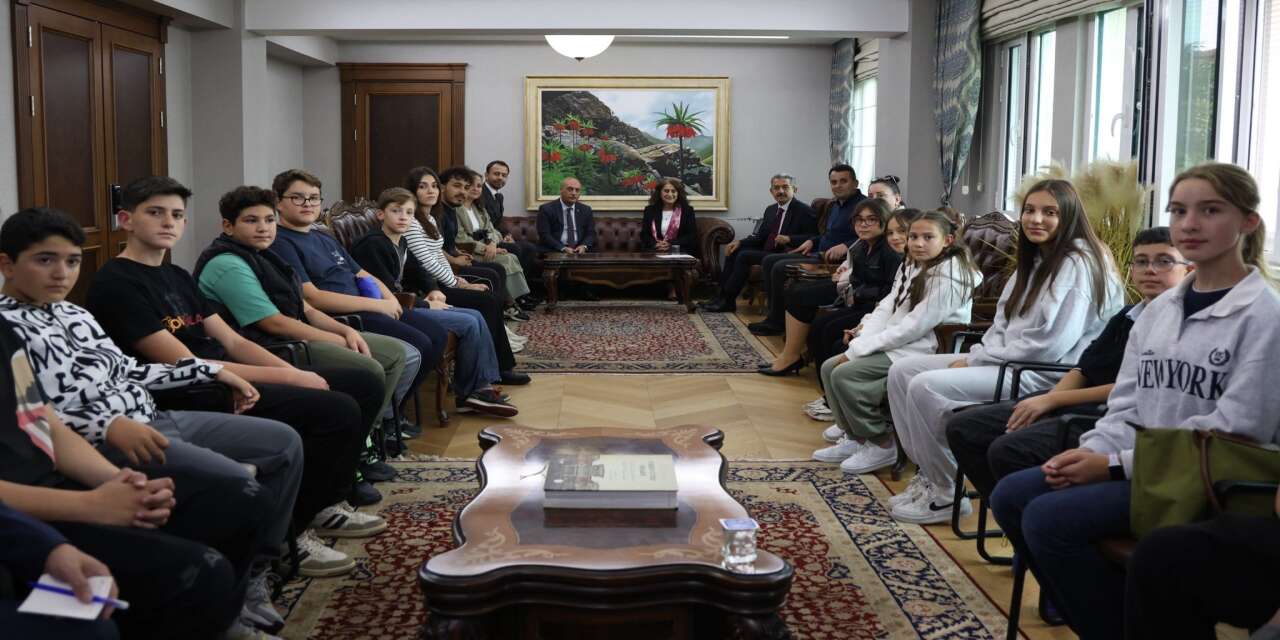 "Bizim Gök Kubbemiz" Projesiyle İstanbul’dan Şırnak’a Gönül Köprüsü: Beykozlu Öğrenciler Valilikte!