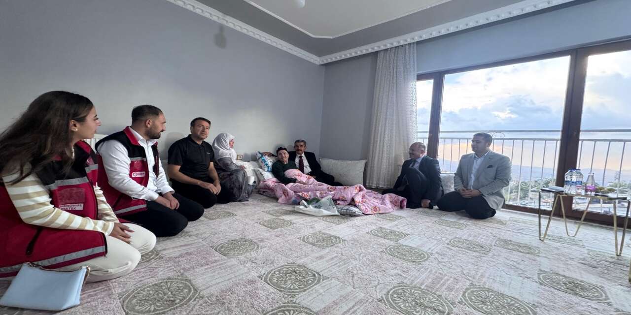 Şırnak'ta Dünya Yaşlılar Günü'ne Özel Ziyaret: Vali Ekici'den Sıcak Mesaj