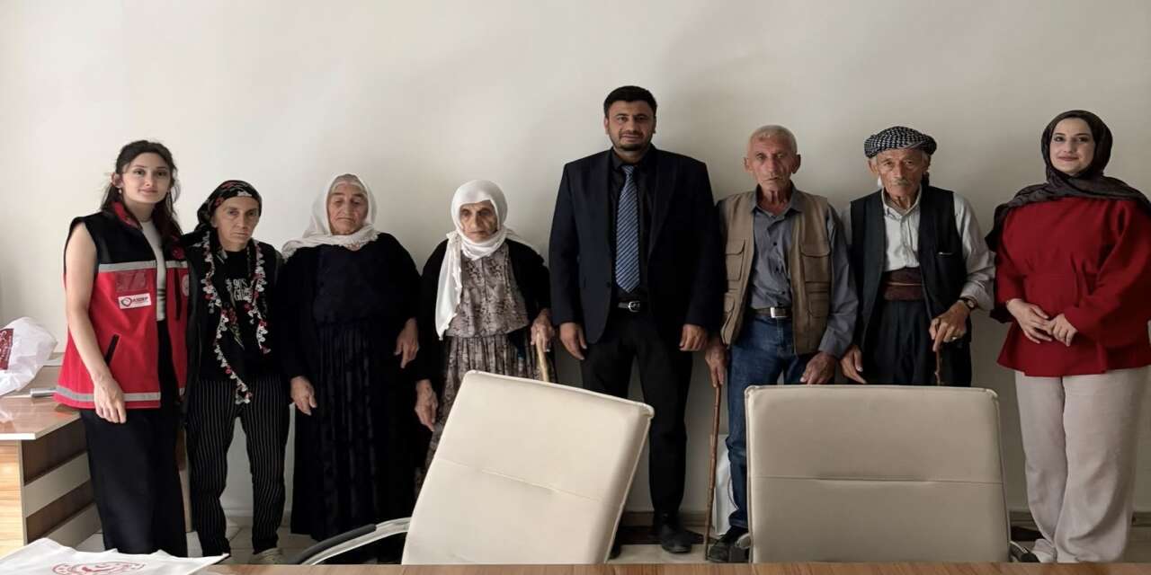 Şırnak'ta Çınarlara Vefa Ziyareti: Büyüklerin Yüzü Güldü!