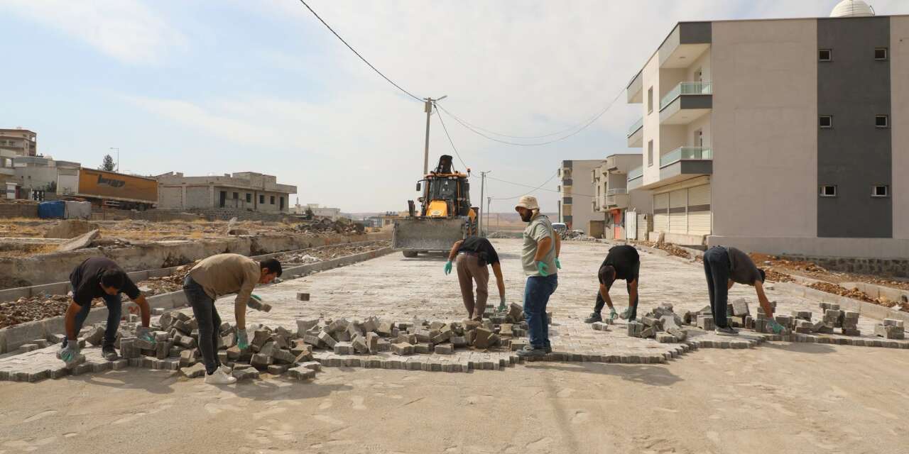 Cizre’de Yol Yenileme ve Parke Taşı Seferberliği Sürüyor