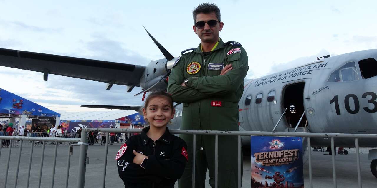 Görenlerin İçini Isıtan Anlar: Annesinin Diktiği Pilot Tulumuyla Şanlıurfa TEKNOFEST'e Damga Vurdu!
