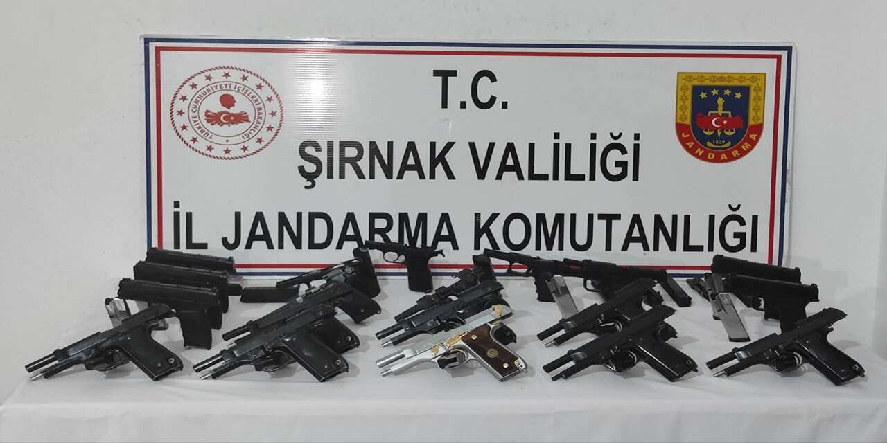 Şırnak'ta 3 TIR'a Jandarma Baskını: 19 Tabanca ve Uyuşturucu Ele Geçirildi!