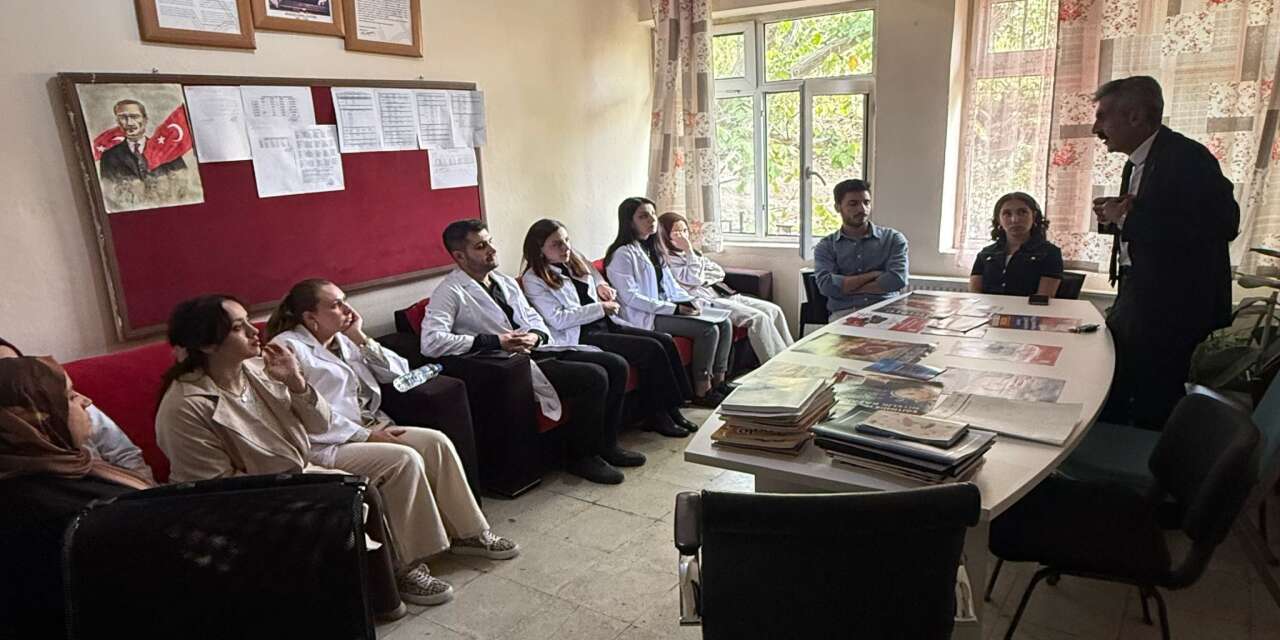 Şırnak'ta Sendika Başkanı Öğretmenler Odasına Girdi: "Makamda Değil, Sahadayız!"