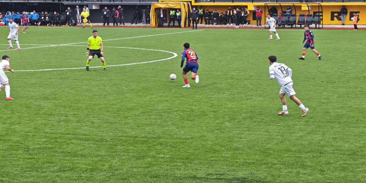 Bitlis Spor 1916 Kupada Fırtına Gibi Esti: Silifke Spor'u 6-0'lık Skorla Dağıttı!