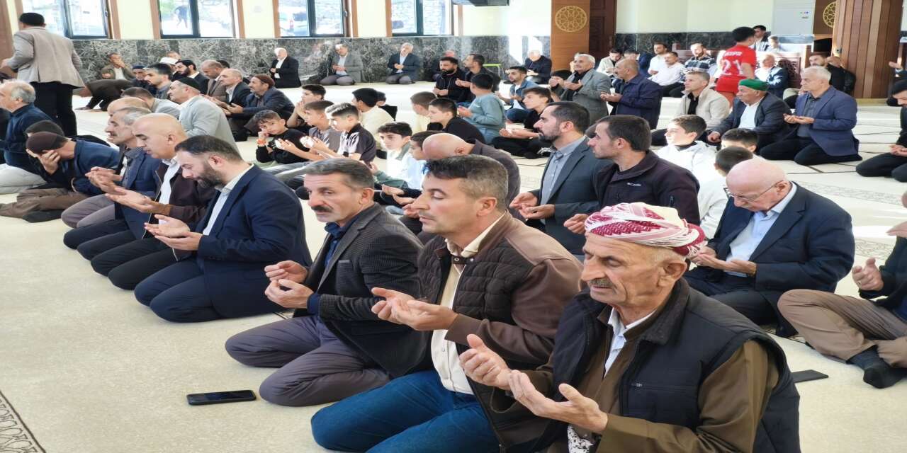 Hakkari'de Vefat Eden Din Görevlileri ve Hayırseverler Dualarla Anıldı