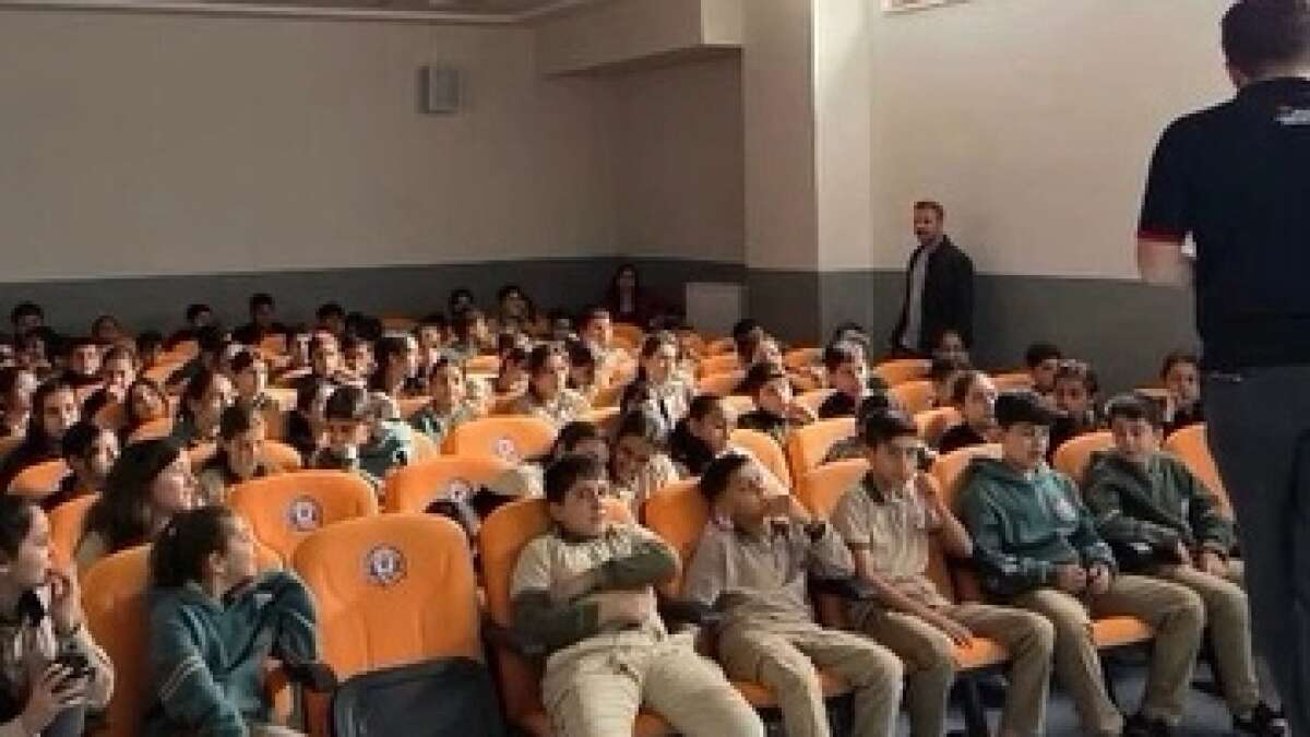 Şırnak'ta Öğrencilere TÜBİTAK 4006 Bilim Fuarları Tanıtıldı