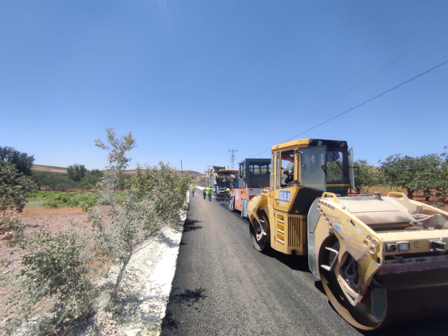 Bir günde 3 bin 549 ton asfalt serimi