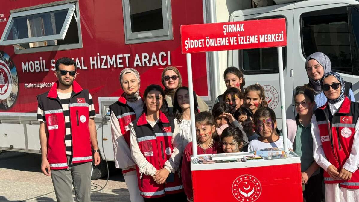 Şırnak'ta Mobil Sosyal Hizmet Aracı Vatandaşlarla Buluşuyor