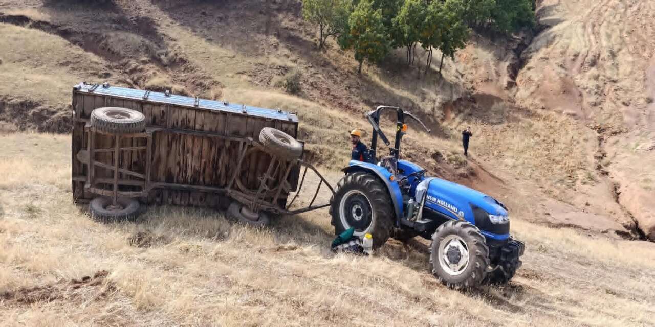 Muş'ta Korkunç Kaza: Devrilen Traktörün Altında Kalan Sürücü Ağır Yaralandı!
