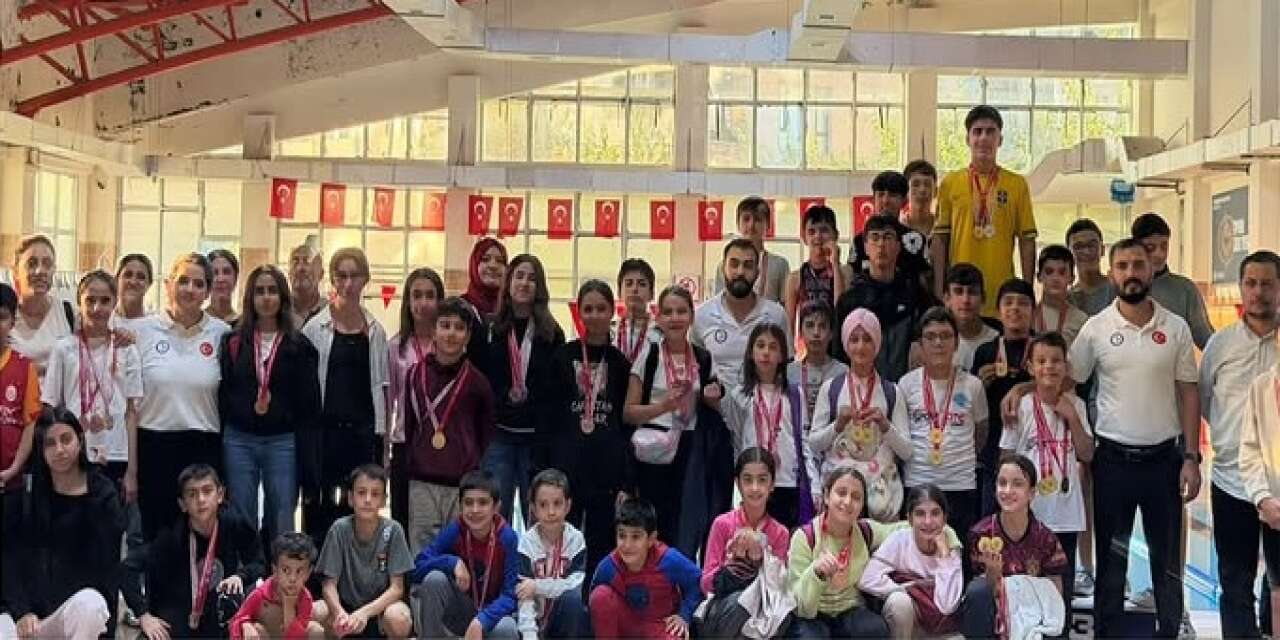 Şırnak’ta Amatör Spor Haftası Yüzme Yarışmalarına 73 Sporcu Katıldı