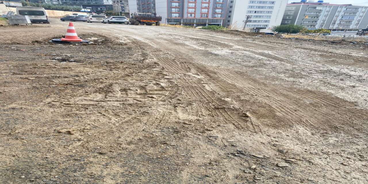 Şırnak Devlet Hastanesi’nin Arka Tarafı Çamur Deryasına Döndü