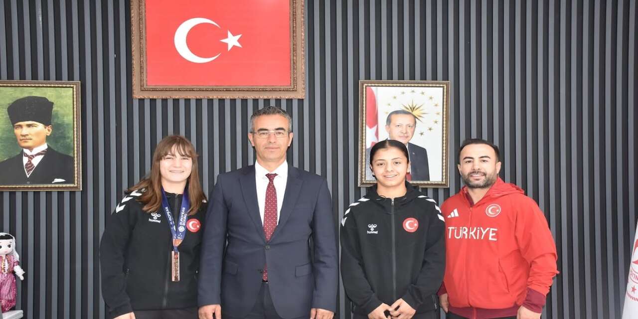 Avrupa'da Göğsümüzü Kabartan Şırnaklı Sporcular Gençlik ve Spor İl Müdürlüğü'nde Kabul Edildi