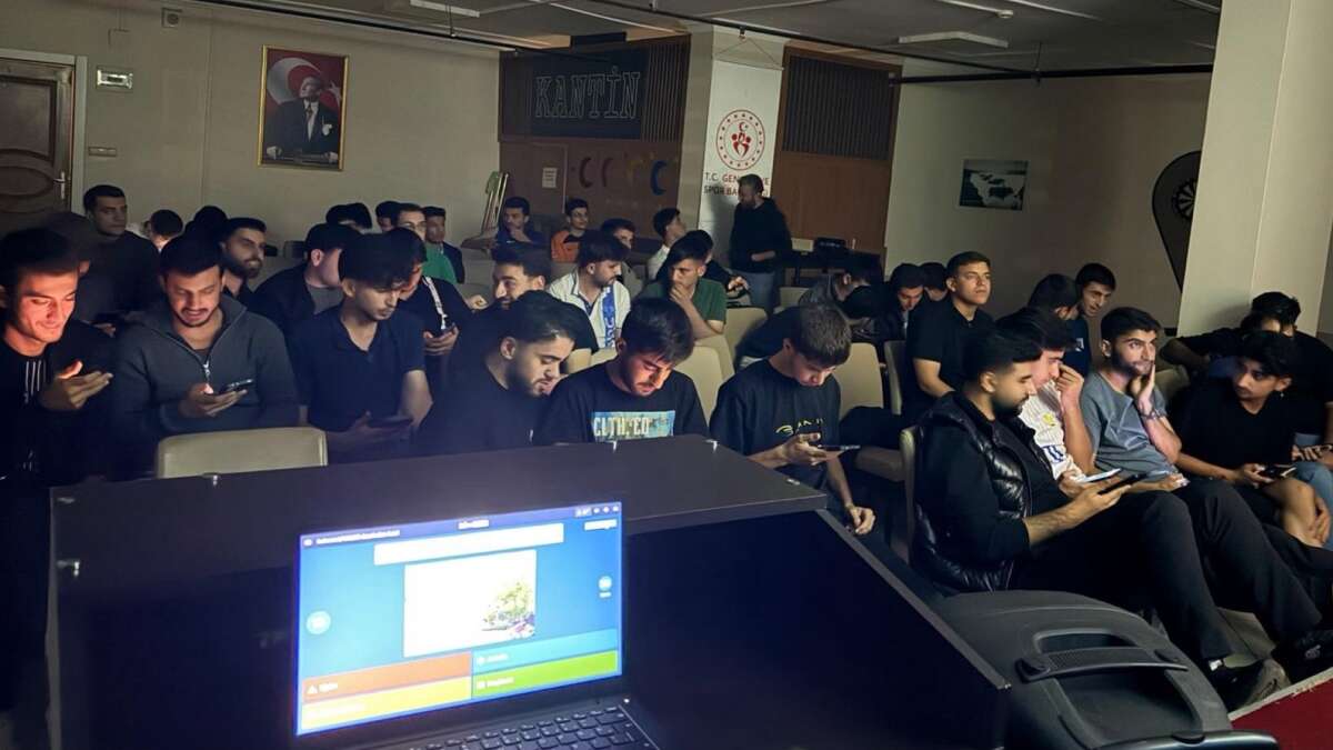 Zamana Karşı Heyecan Dolu Yarış! Şırnak'ta Gençler Kahoot'ta Buluştu