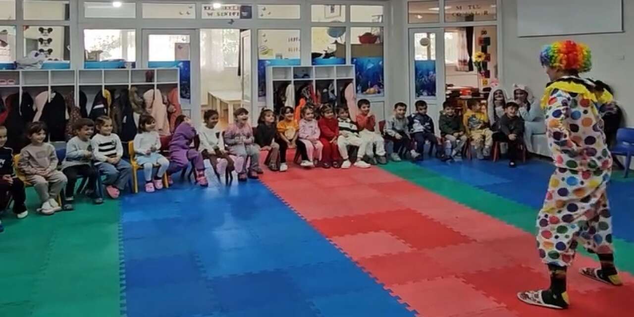 Minik Süt Dişlerine Tiyatro Havasında Bakım: Şırnak’ta Stajyerlerden Anlamlı Drama Gösterisi!