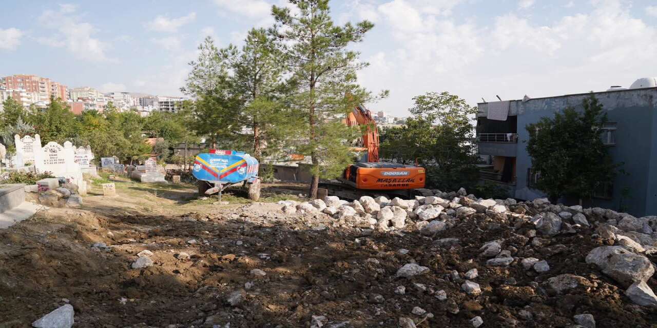Başkan Yarka, Vakıfkent Mahalle Mezarlığı’ndaki Çalışmaları İnceledi