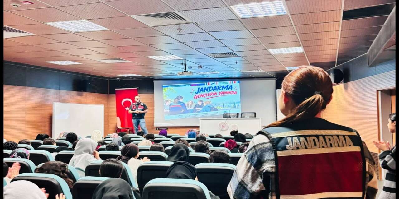 Jandarmadan Şırnaklı Üniversite Öğrencilerine Bilgilendirme Eğitimi