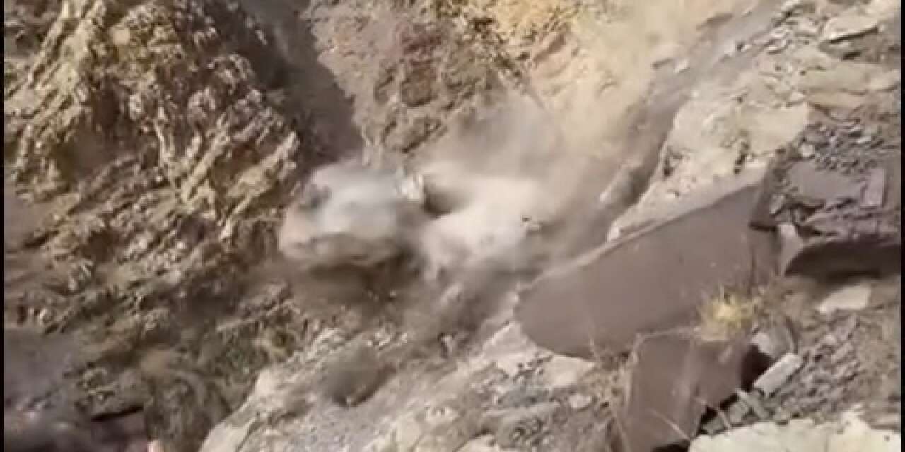 Görüntüler Yürekleri Ağza Getirdi! Şırnak'ta Tonlarca Ağırlıktaki Kaya Vadiye Yuvarlandı