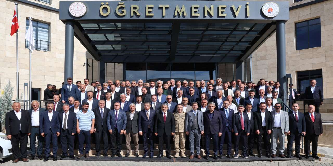 Şırnak'ta Muhtarlar Günü Yemeği: Protokol ve Muhtarlar Bir Araya Geldi