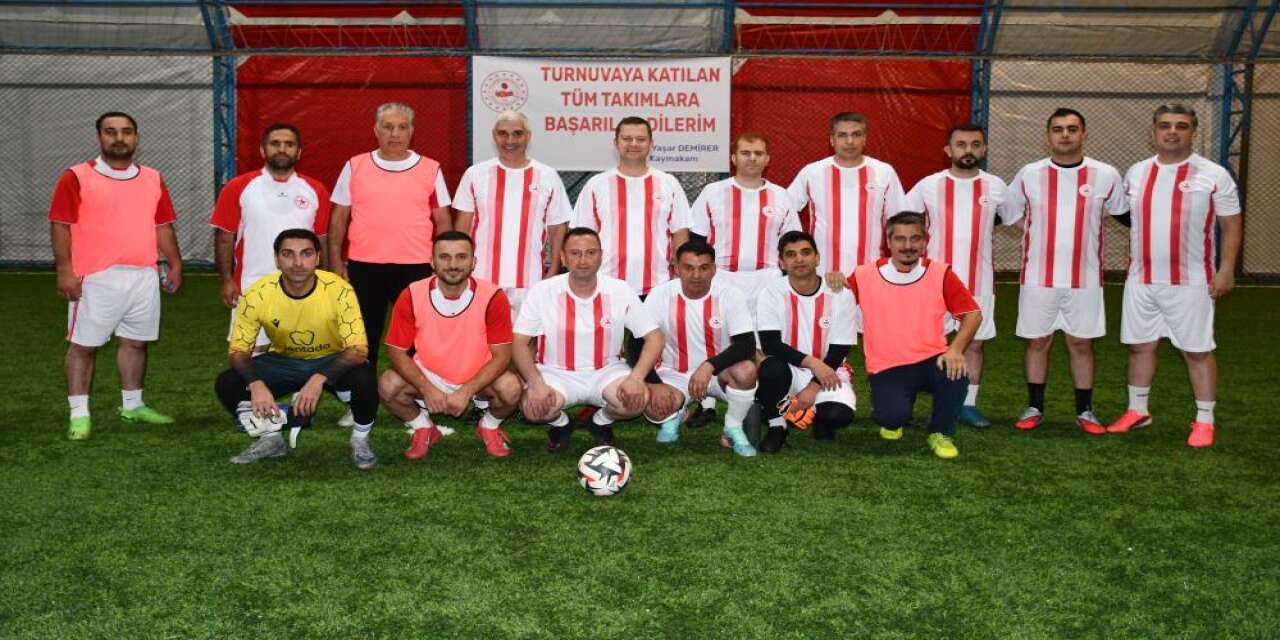Tatvan’da Şehitler Anısına Futbol Turnuvası Başladı