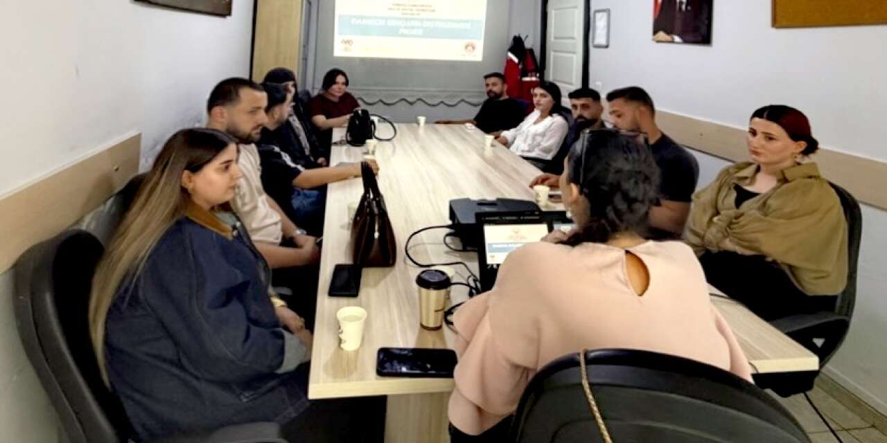 Silopi’de Evlilik Kredisi Alan Gençlere Aile Eğitimi