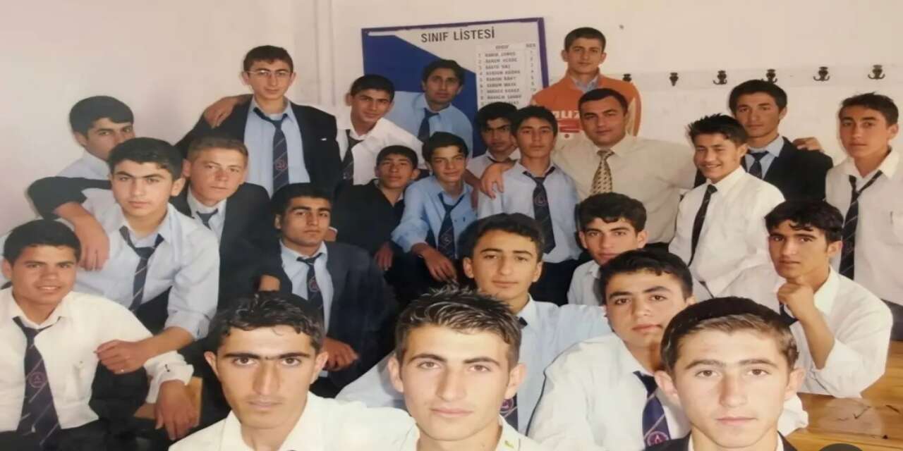 Bir Fotoğraf, Bin Hatıra! Eski Okul Günleri Yeniden Gündemde