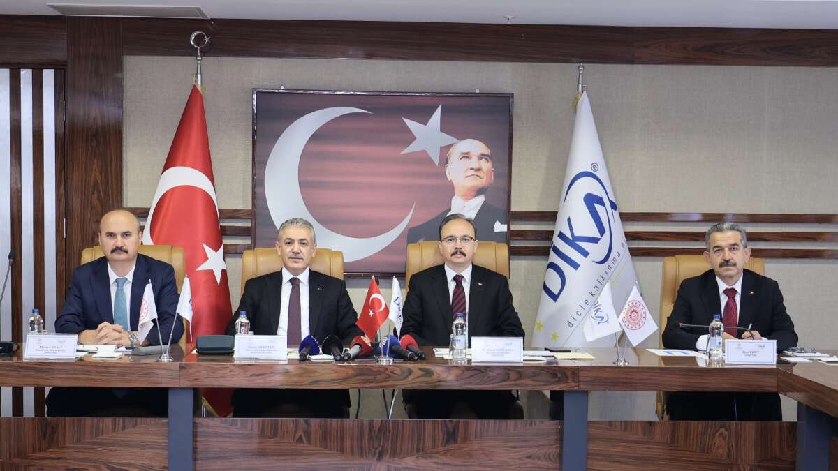 Şırnak Valisi Birol Ekici, DİKA Yönetim Kurulu Toplantısına Katıldı
