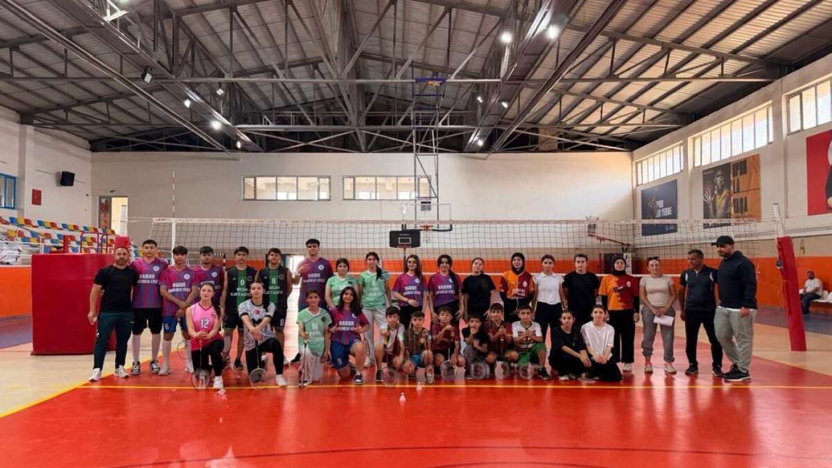 Silopi’de Cumhuriyet Bayramı Badminton Turnuvası Tamamlandı