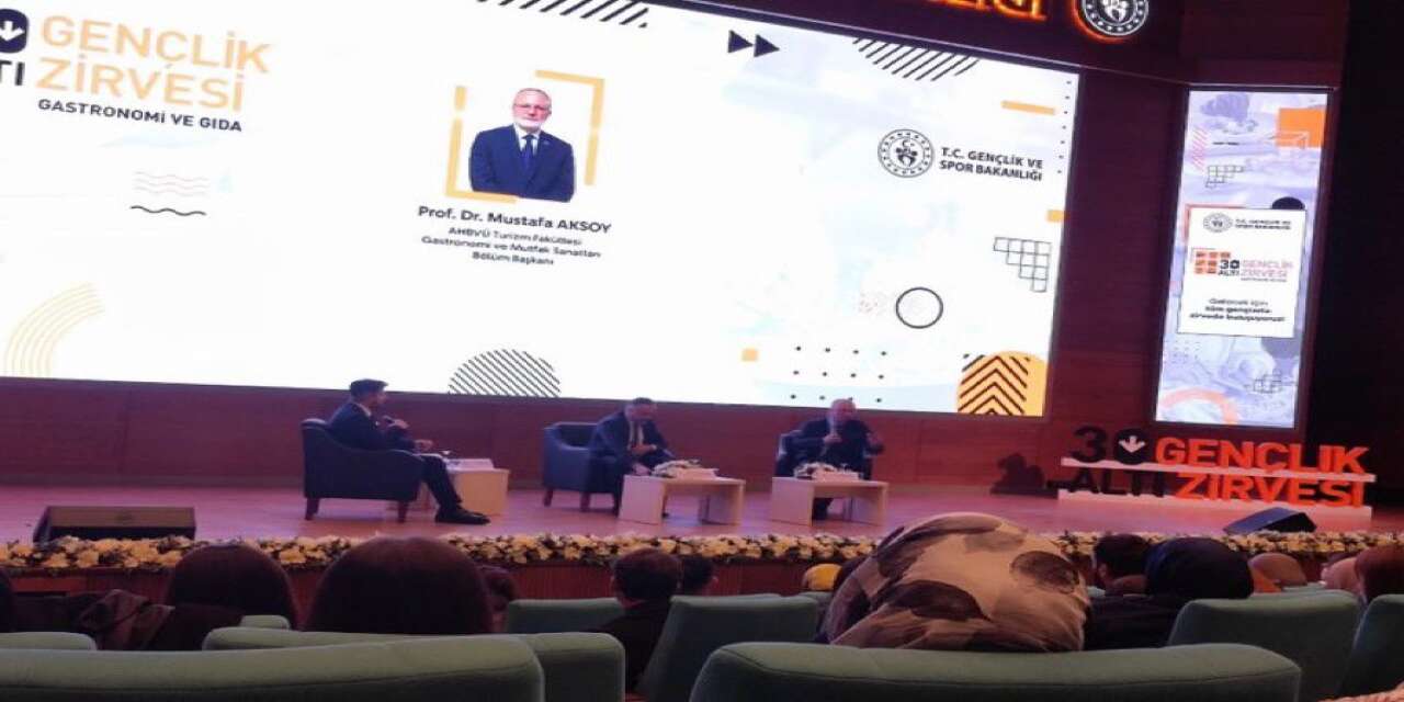 Şırnak Üniversitesi, Ankara’daki 30 Altı Gençlik Zirvesi’nde Yer Aldı