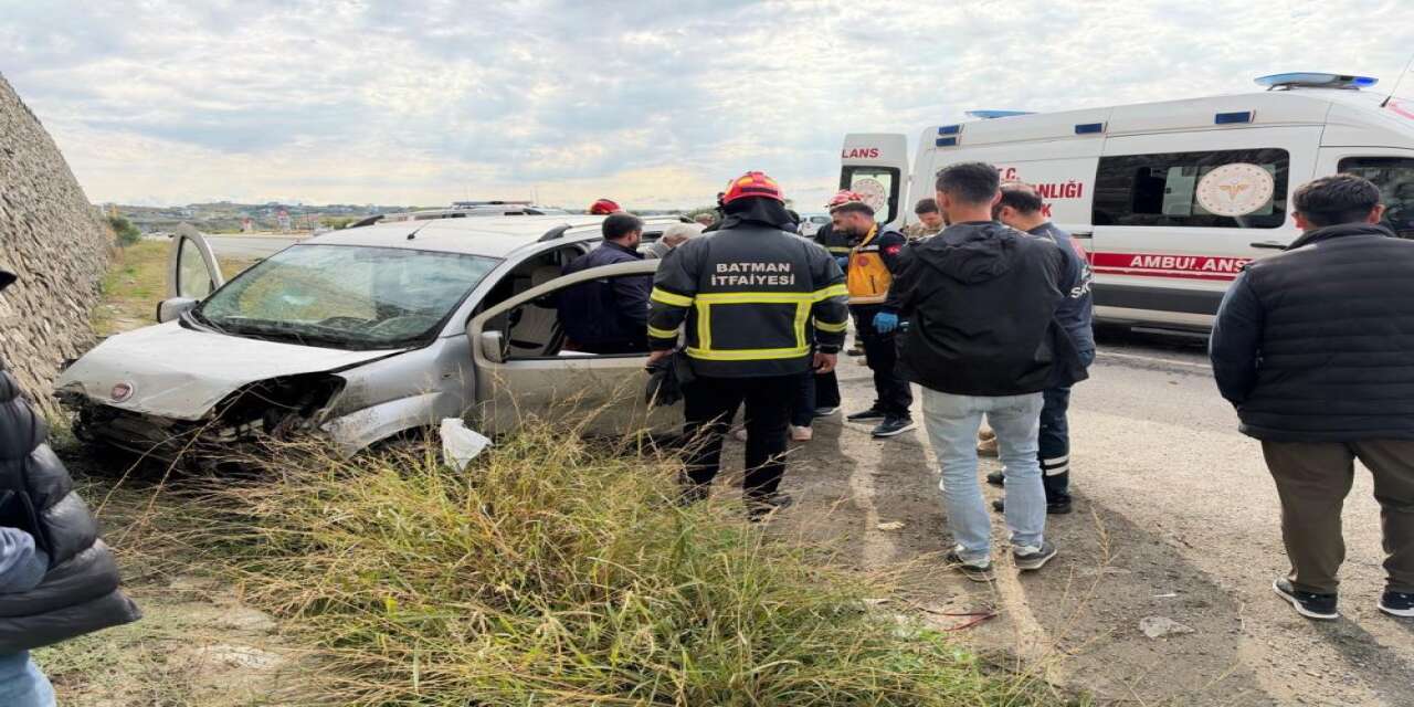 Batman’da Otomobil Duvara Çarptı: 2 Yaralı