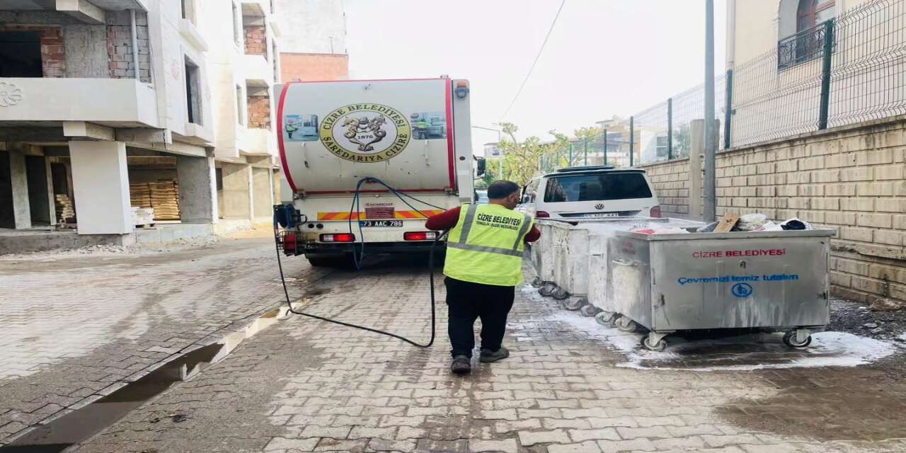 Cizre'de Çöp Konteynerleri Tek Tek Yıkanıyor!
