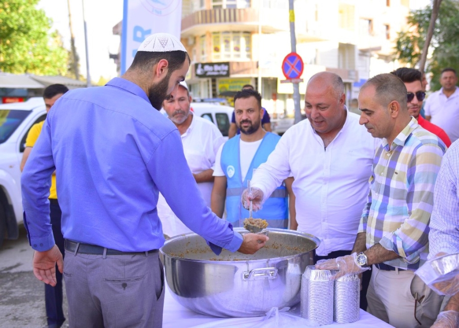 Soylu, Vatandaşlara Aşure İkram Etti  