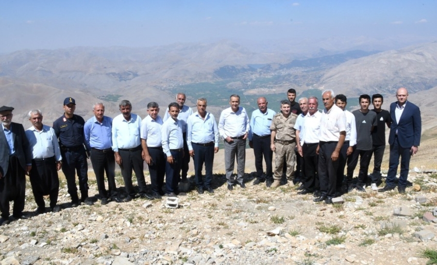 Vali Çuhadar, Sarıkayalılarla Bir Araya Geldi  