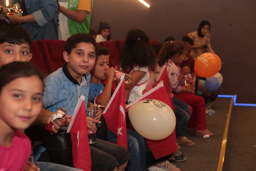 Başkan Beyazgül Çocukların Sinema Sevincine Ortak Oldu  