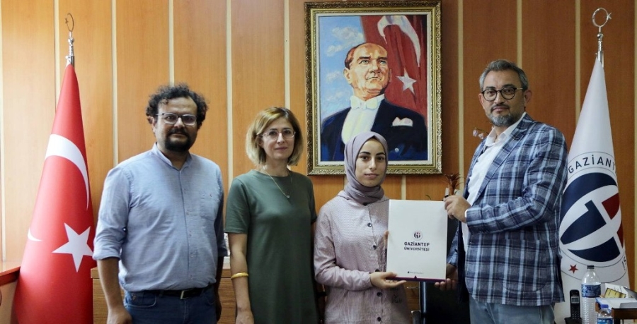 Halı Tasarımı Öğrencilerine Ödül 
