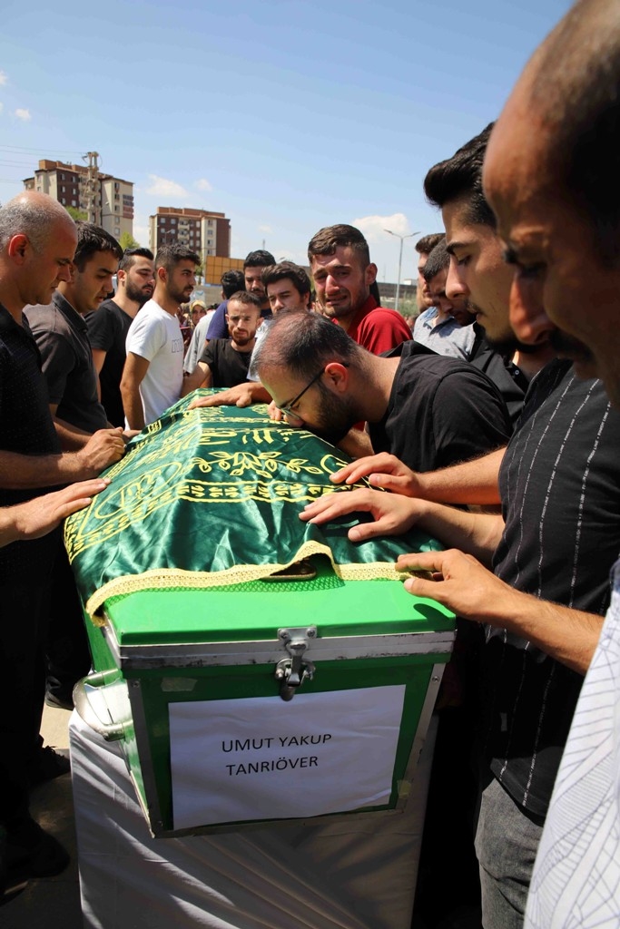 Gaziantep’teki Feci Kazada Ölen İha Muhabiri Ve 3 Sağlık Çalışanı İçin Tören Düzenlendi  