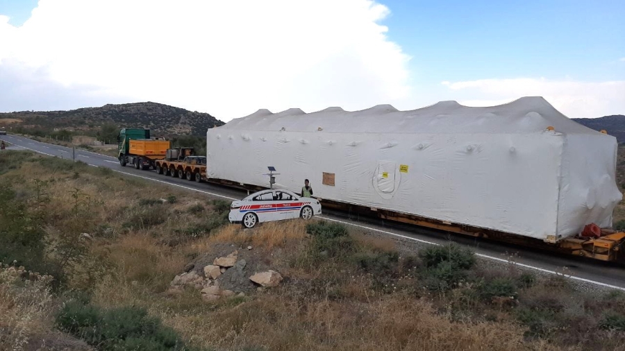Uzun Ve Geniş Araçlar İçin Trafik Durdu