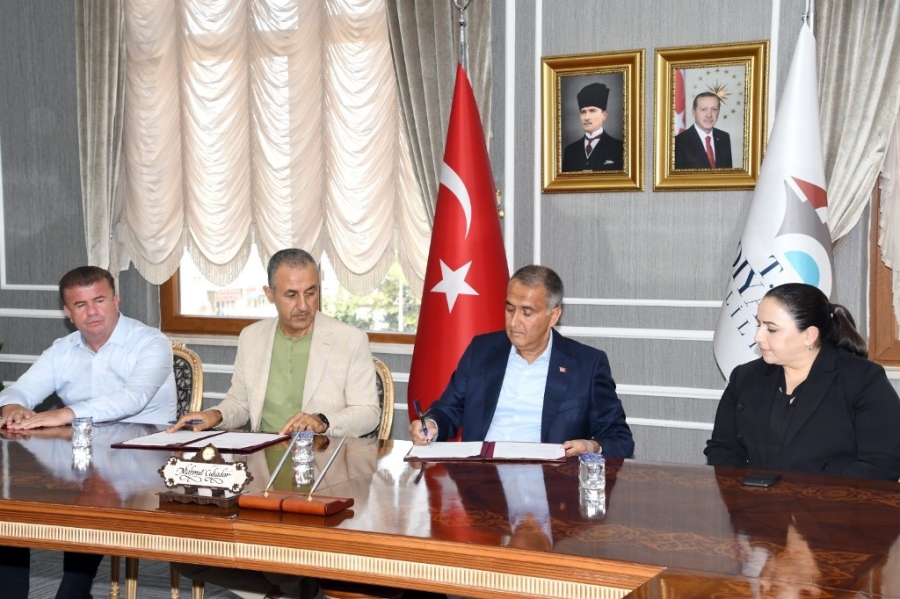 Doktordan Memleketine Okul Ve Cami  
