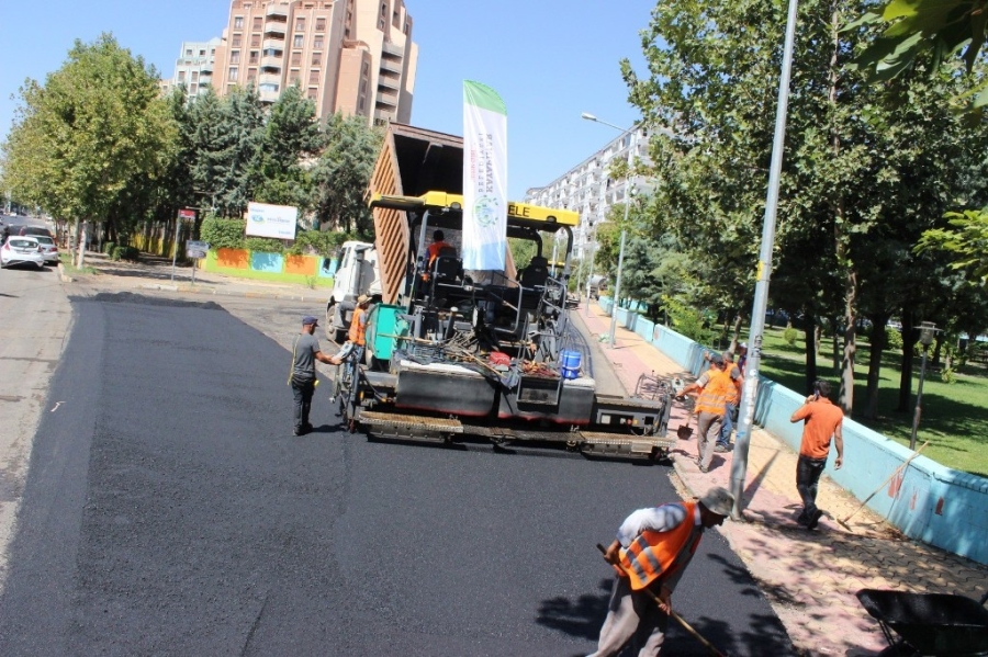 Kayapınar’da Yıl Sonuna Kadar 89 Bin 200 Ton Asfalt Dökülecek  