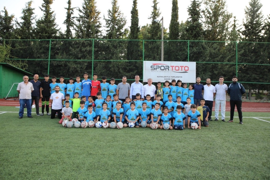 Geleceğin Futbolcuları Spor Okullarında Yetişiyor  