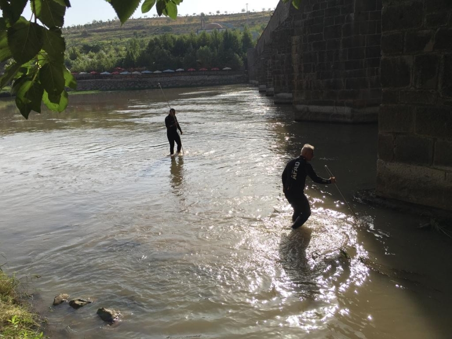Dicle Nehrinde Acı Bekleyiş Sürüyor, Tüm Ekipler Seferber