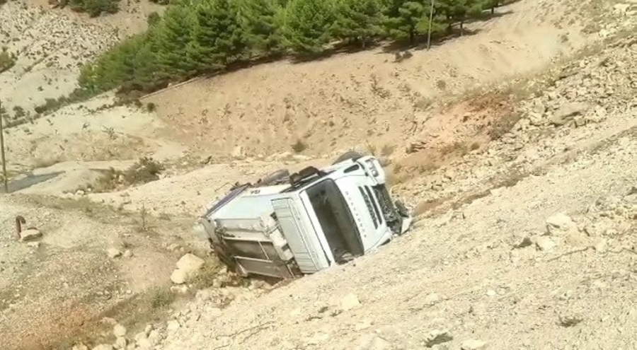 Belediyenin Çöp Aracı Kaza Yaptı  