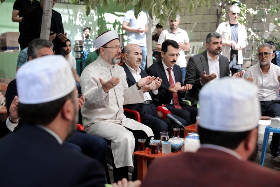Diyanet İşleri Başkanı Erbaş, Derik’te Mevlit Ve Dua Programına Katıldı  