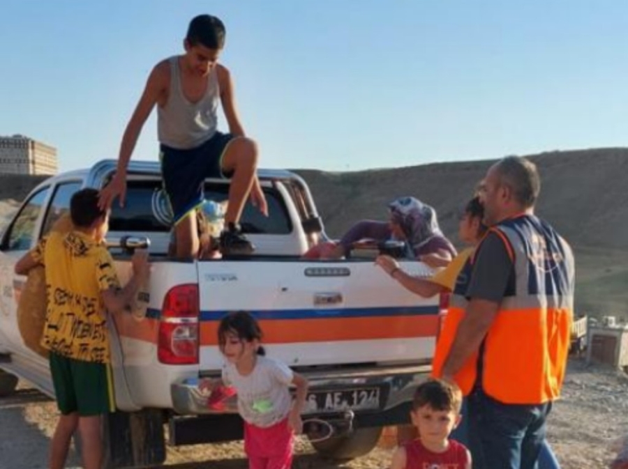 Siirt’te Su Seviyesi Yükseldi, Yedi Kişilik Aile Mahsur Kaldı  