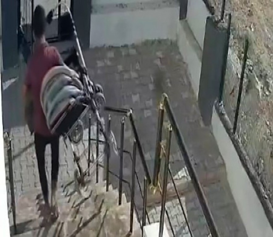 Bu Kadar Da Olmaz Dedirten Hırsızlık: Kapının Önündeki Bebek Arabası Çalındı  